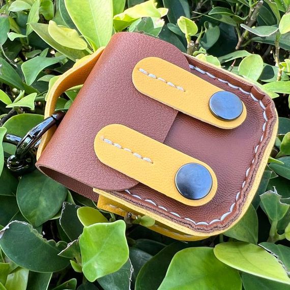 Кожаный футляр Briefcase для наушников AirPods 1/2 Brown / Yellow | Зображення 2