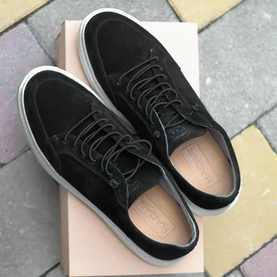 Замшеві кросівки на стильній підошві 45 розмір | Зображення 7