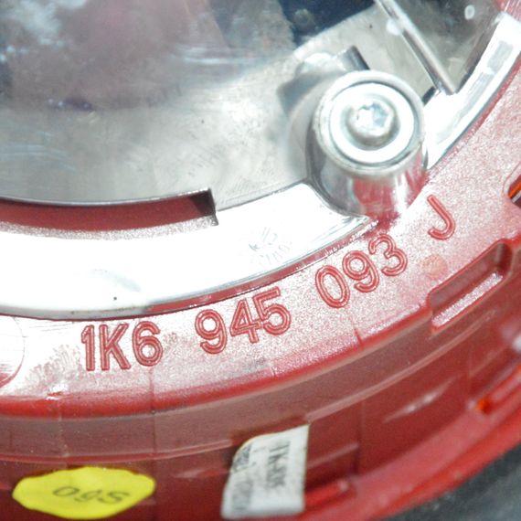 Ліхтар верхній задній лівий Volkswagen Golf V 2003-2009 Ліхтар внутрішній кришки багажника Фольксваген 1K6945107C | Зображення 3