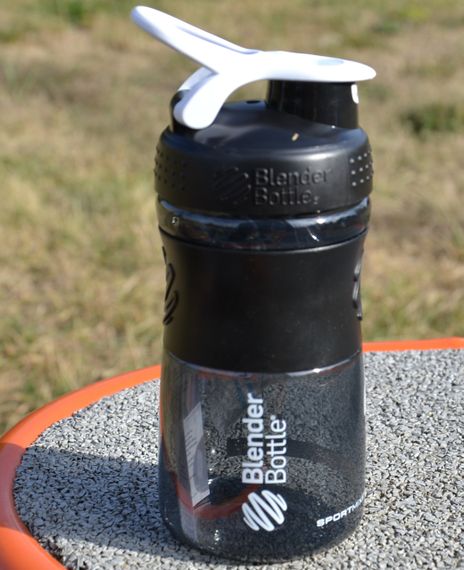 Спортивний шейкер (пляшка) BlenderBottle SportMixer Flip 20oz/590ml Black/White | Зображення 5