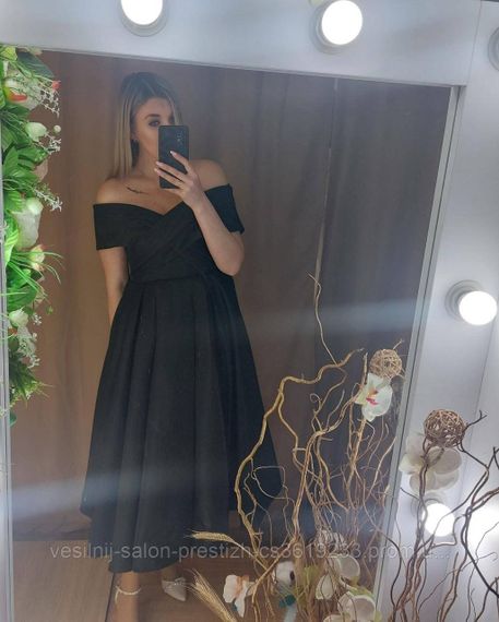 Випускна чорна сукня, довжина міді | Зображення 1