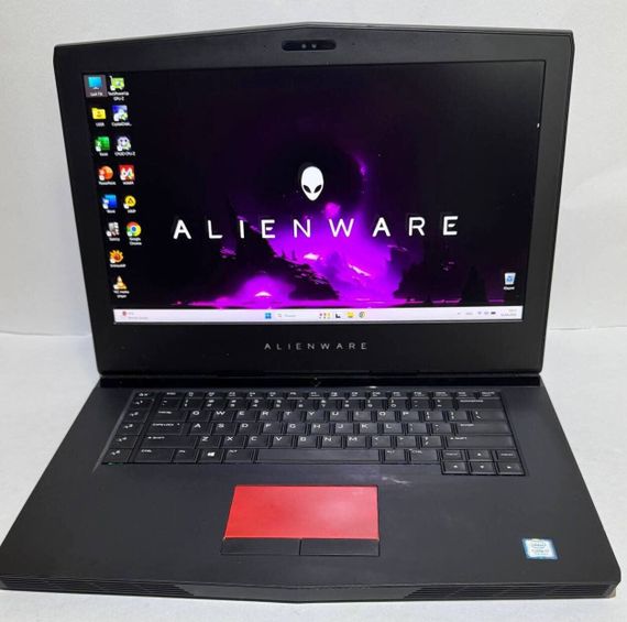 Игровой ноутбук Dell Alienware 15 R3 / 15.6" (1920x1080) IPS / Intel Core i7-7700HQ (4 (8) ядра по 2.8 - 3.8 GHz) / 16 GB DDR4 / 512 GB SSD + 500 GB HDD / nVidia GeForce GTX 1060, 6 GB GDDR5, 192-bit / WebCam б/у | Зображення 1