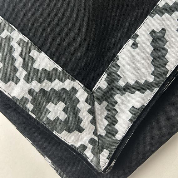 Скатерть SoundSleep Код Незламной Нации 140х180 см бело-черная (94204544) | Зображення 2