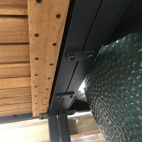 Планка сполучна для кріплення деталей каркаса столу Big Green Egg 120298 Код: 005787