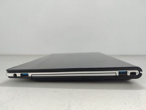 Ультрабук Fujitsu LifeBook S935 / 13.3" (1920x1080) IPS / Intel Core i7-5600U (2 (4) ядра 2.6 - 3.2 GHz) / 8 GB DDR3 / 128 GB SSD / Intel HD Graphics 5500 / WebCam / VGA / АКБ не тримає заряд б/в | Зображення 4