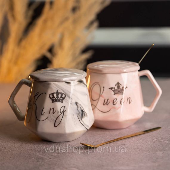 Набір парних порцелянових чашок Queen&King 2 (шт) по 400 (мл) чашки на подарунок із кришкою і ложкою Рожевий з блакитним FM-31 | Зображення 1