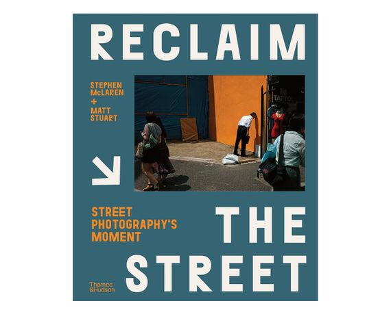 Книга про вуличну фотографію " Street Photography's Moment " Reclaim the Street найкращі книги для фотографів