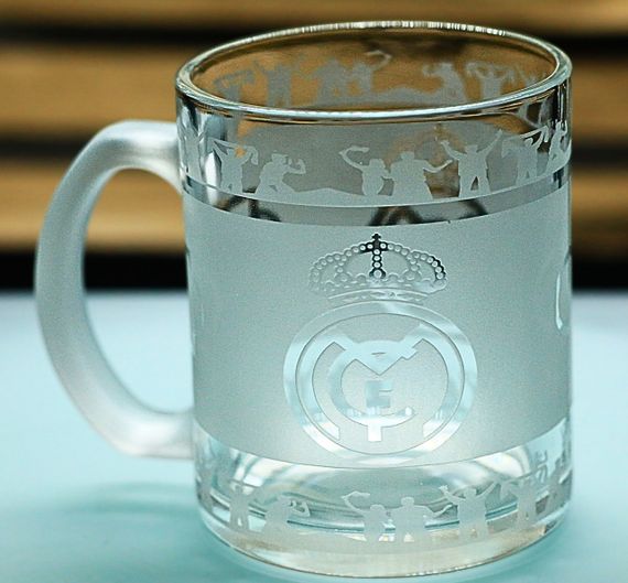 Стеклянная чашка 320 мл Реал Мадрид Real Madrid с гравировкой подарок для фаната ФК футбольная кружка круговая | Зображення 1