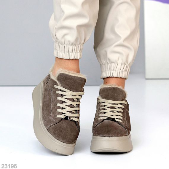 Замшевые зимние прошитые кроссовки на платформе цвет визон в стиле спорт-шик 37