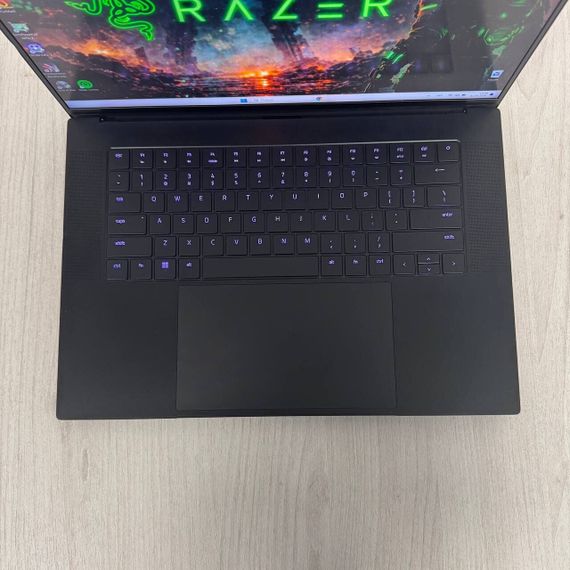 Ігровий ноутбук Б-клас Razer Blade 16 RZ09-0483 / 16" (2560x1600) MiniLED / Intel Core i9-13950HX (24 (32) ядра по 2.2 - 5.5 GHz) / 32 GB DDR5 / 1000 GB SSD NVMe / nVidia GeForce RTX 4090, 16 GB GDDR6, 256-bit / WebCam б/в | Зображення 2