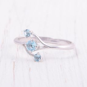 Кольцо из белого золота с топазами 15