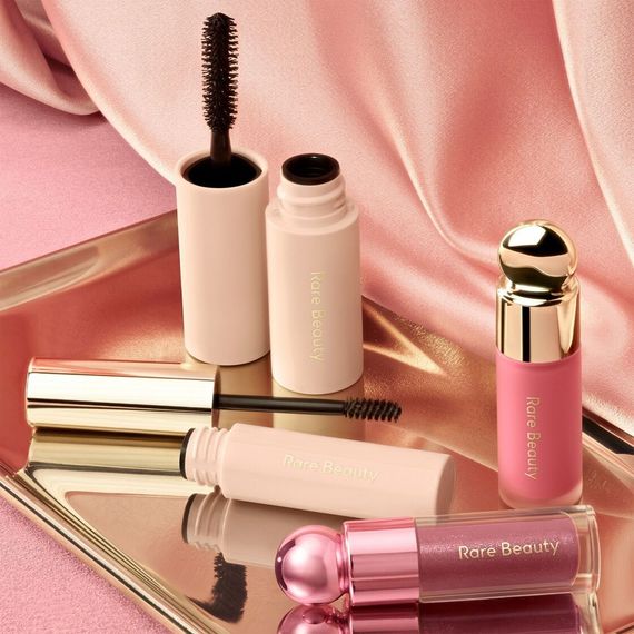 Набор бестселлеров Rare Beauty Bestselling Faves 4-piece set (лифтинг-гель, блеск, румяна, тушь) | Зображення 5