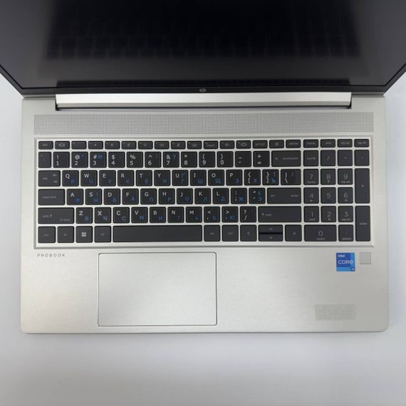 Ультрабук HP ProBook 650 G8 / 15.6" (1920x1080) IPS / Intel Core i5-1145G7 (4 (8) ядра по 2.6 - 4.4 GHz) / 16 GB DDR4 / 256 GB SSD / Intel Iris Xe Graphics / WebCam б/в + Подарунок Мишка та килимок | Зображення 3