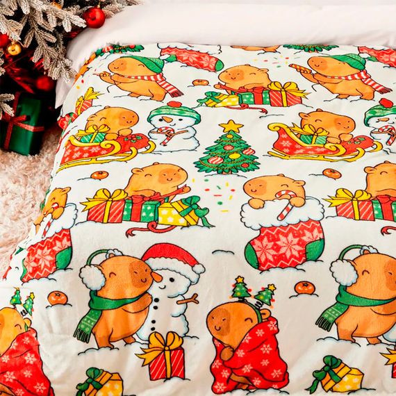 Флисовый плед новогодний с капибарами и снеговиками 150x200 см, мягкий и теплый для зимних вечеров. | Зображення 1