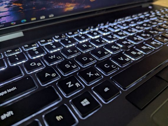 Ультрабук Dell Latitude 5501 / 15.6" (1920x1080) IPS / Intel Core i5-9400H (4 (8) ядра по 2.5 - 4.3 GHz) / 8 GB DDR4 / 256 GB SSD / Intel UHD Graphics 630 / WebCam / HDMI / Windows 10 б/у + Подарок Беспроводная мышь / USB | Зображення 5