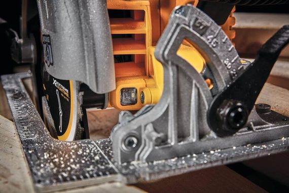 Пила дискова акумуляторна безщіткова 190*30мм DeWALT DCS573NT | Зображення 9