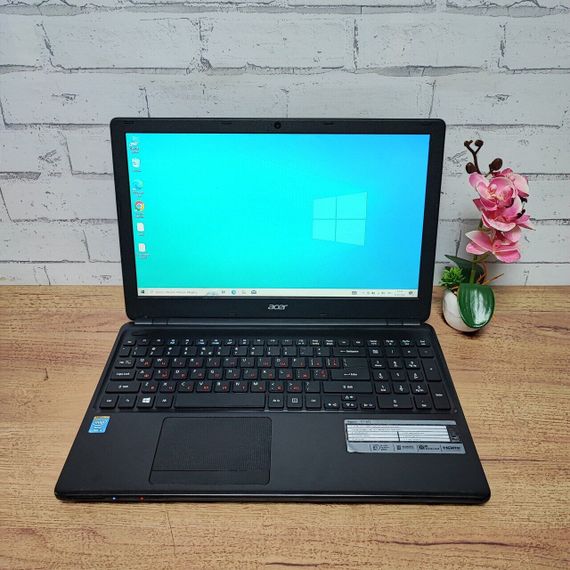 Ноутбук Acer Aspire E1-572 / 15.6" (1366x768) TN / Intel Core i5-4200U (2 (4) ядра по 1.7 - 2.7 GHz) / 8 GB DDR3 / 256 GB SSD / Intel HD Graphics 4600 / WebCam / DVD-ROM б/у | Зображення 1