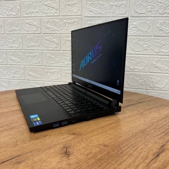 Ігровий ноутбук Б-клас Gigabyte Aorus 15P YD / 15.6" (1920x1080) IPS / Intel Core i7-11800H (8 (16) ядер по 2.3 - 4.6 GHz) / 16 GB DDR4 / 512 GB SSD / nVidia GeForce RTX 3080, 16 GB GDDR6, 256-bit / WebCam б/в | Зображення 4