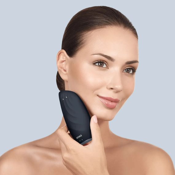 Очищувальна щітка для обличчя GESKE Sonic Thermo Facial Brush&Face-Lifter 8в1 black | Зображення 3