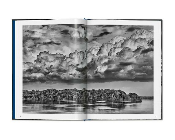 Книга з фотографії Себастьяно Сальгадо Амазонка Sebastiao Salgado "Amazonia" пейзажна фотографія книги | Зображення 1