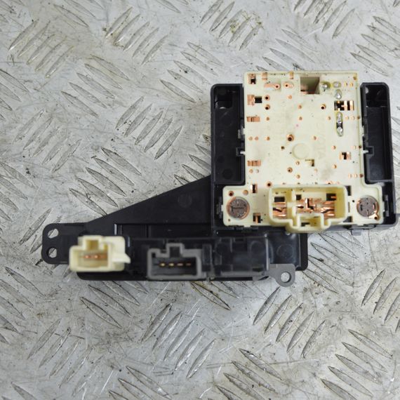 Кнопка аварійної сигналізації Toyota Yaris 1999-2003 Кнопка аварійки Тойота Яріс 758294 | Зображення 3