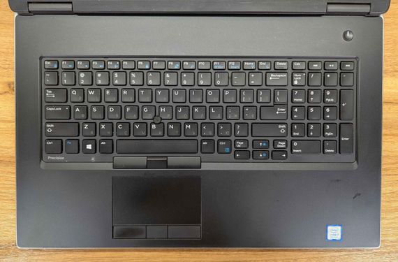 Мобільна робоча станція Dell Precision 7730 / 17.3" (1920x1080) IPS / Intel Core i7-8850H (6 (12) ядра по 2.6 - 4.3 GHz) / 32 GB DDR4 / 512 GB SSD / nVidia Quadro P3200, 6 GB GDDR5, 192-bit / HDMI / WebCam / Windows 10 б/в + Подарунок Миша / USB | Зображення 2
