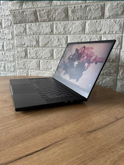 Ноутбук Razer Blade 15.6" 2K IPS 165Hz i7 10750H 16Gb SSD 512Gb RTX 3070  Б/У | Зображення 1