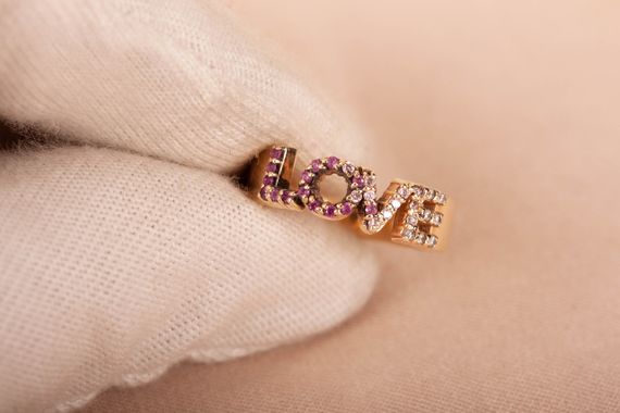 Кольцо LOVE из желтого золота с фианитами 16.5 | Зображення 5