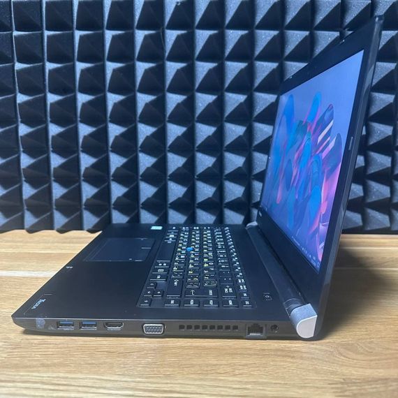 Ноутбук Toshiba Tecra А40-D-1DH / 14" (1366x768) TN / Intel Core i5-7300U (2 (4) ядра по 2.5 - 3.6 GHz) / 8 GB DDR4 / 128 GB SSD / Intel HD Graphics 620 / WebCam б/у | Зображення 3