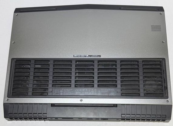 Ігровий ноутбук Dell Alienware 17 R4 / 17.3" (2560x1440) IPS / Intel Core i7-7700HQ (4 (8) ядра по 2.8 - 3.8 GHz) / 32 GB DDR4 / 1960 GB SSD / nVidia GeForce GTX 1070, 8 GB GDDR5, 256-bit / WebCam б/в | Зображення 2