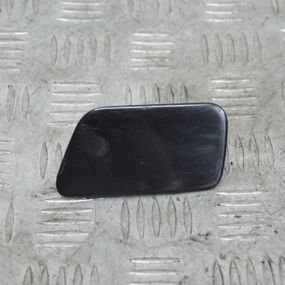 Заглушка омивача фар бампера ліва BMW 5 E60 E61 2003-2010 Кришка форсунки омивача фар БМВ 51117056947