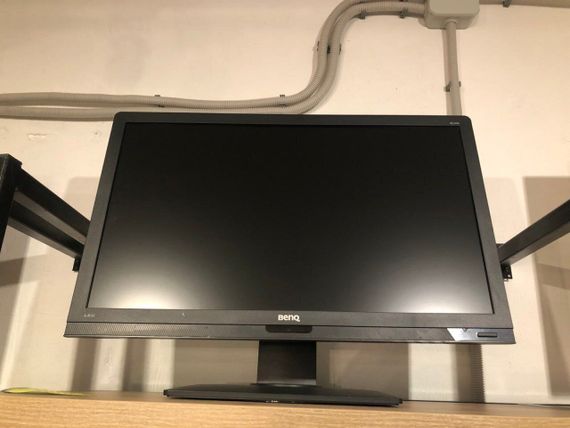 Монітор BenQ BL2400 / 24" (1920x1080) VA / VGA, DVI, DisplayPort / Вбудовані колонки 2x 1W / VESA 100x100 б/в | Зображення 1