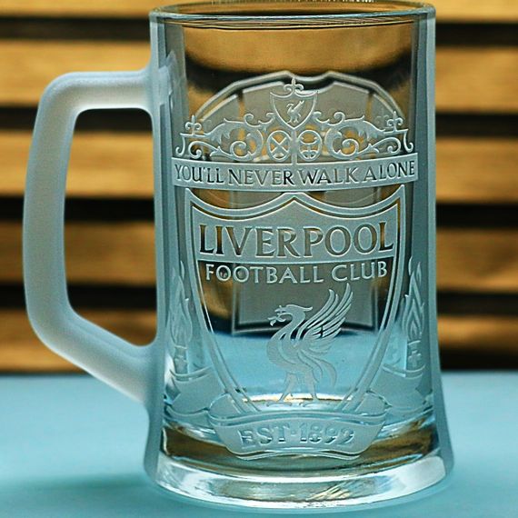 Пивний келих 670 мл Liverpool з гравіюванням подарунок для фаната ФК Ліверпуль футбольний кухоль Салах