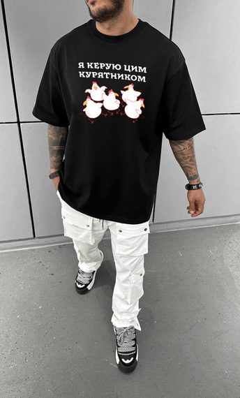 Футболка з мерчем