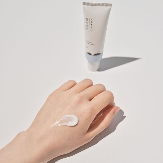 Зволожуючий крем для шкіри навколо очей ROUND LAB 1025 Dokdo Eye Cream (30 ml) | Зображення 2