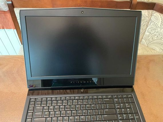 Ігровий ноутбук Dell Alienware 17 R4 / 17.3" (1920x1080) IPS / Intel Core i7-7820HQ (4 (8) ядер по 2.9 - 3.9 GHz) / 16 GB DDR4 / 128 GB SSD + 2000 GB HDD / nVidia GeForce GTX 1060, 6 GB GDDR5, 192-bit / WebCam б/в | Зображення 2