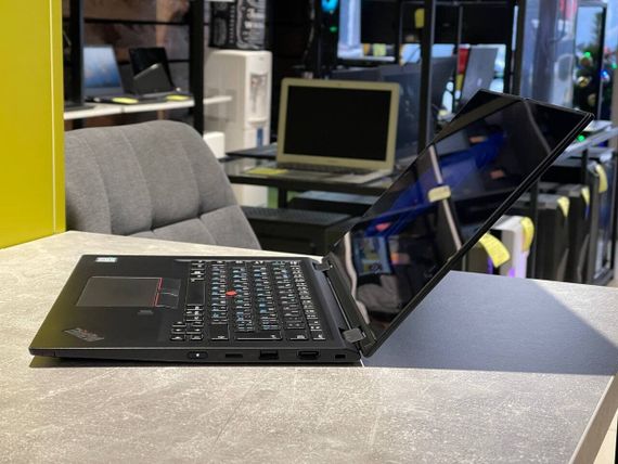 Ультрабук-трансформер Lenovo ThinkPad X390 Yoga / 13.3" (1920x1080) IPS Touch / Intel Core i5-8250U (4 (8) ядра по 1.6 - 3.4 GHz) / 16 GB DDR4 / 480 GB SSD / Intel UHD Graphics / WebCam б/у | Зображення 3