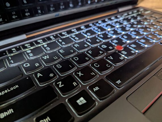Ноутбук-трансформер Lenovo ThinkPad X1 Yoga gen4 / 14" (2560x1440) IPS Touch / Intel Core i7-8665U (4 (8) ядра по 1.9 - 4.8 GHz) / 16 GB DDR3 / 512 GB SSD / Intel UHD Graphics / WebCam / TouchID / Windows 11 б/в + Подарунок Бездротова миша / USB | Зображення 6