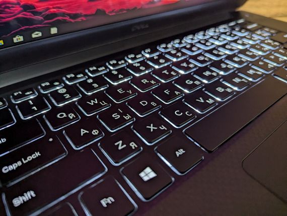 Мобільна робоча станція Dell Precision 5540 / 15.6" (1920x1080) IPS / Intel Core i7-9850H (6 (12) ядер по 2.6 - 4.6 GHz) / 16 GB DDR4 / 512 GB SSD / nVidia Quadro T2000, 4 GB GDDR5, 128-bit / WebCam / USB Type-C / Windows 10 б/в + Подарунок Миша / USB | Зображення 5