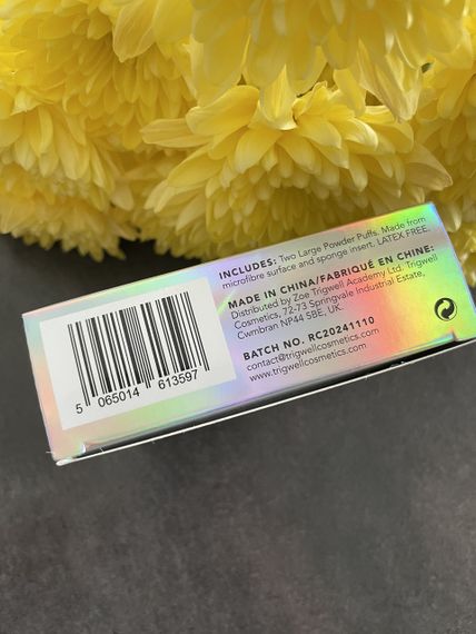Набір велюрових пуховок для пудри lookfantastic x trigwell cosmetics velvet powder puffs | Зображення 3