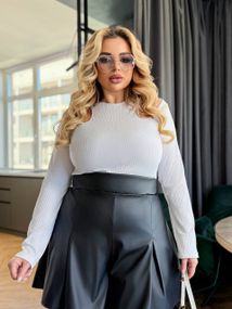 Женская кофта-лонгслив в рубчик с вырезами на плечах МТ357 цвет белый, размер 50/52