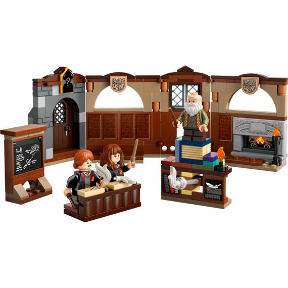 Конструктор LEGO Harry Potter Замок Гоґвортс: урок чарів (76442) | Зображення 1