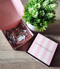 Подарункова Смугаста коробка Victoria's Secret