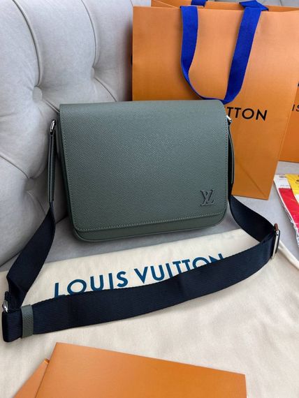 Месенджер хакi Louis Vuitton District PM Taiga Gray c848