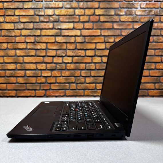 Ультрабук Б-класс Lenovo ThinkPad L380 / 13.3" (1920x1080) IPS / Intel Core i3-8130U (2 (4) ядра по 2.2 - 3.4 GHz) / 8 GB DDR4 / 512 GB SSD / Intel UHD Graphics 620 / WebCam б/у | Зображення 3