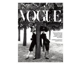 Книга In Vogue : An Illustrated History of the world's Most Famous Fashion Magazine.