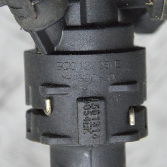 Патрубок системи охолодження 1.4 TSI Volkswagen Golf VII 2012-2020 Шланг води Фольксваген Гольф 7 5Q0122101H | Зображення 2