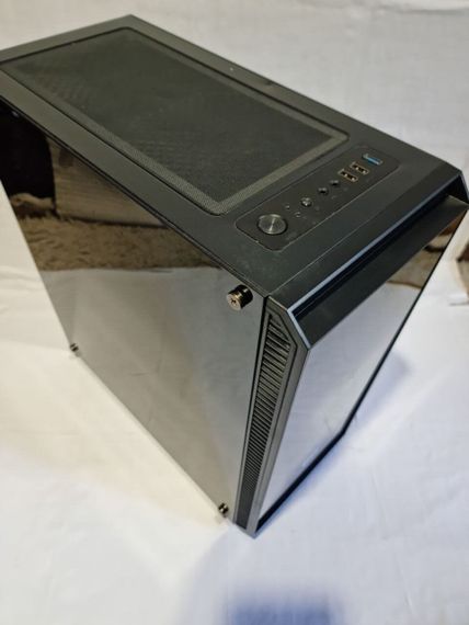 Ігровий ПК Qube Tower / AMD Ryzen 3 2200G (4 ядра по 3.5 - 3.7 GHz) / 16 GB DDR4 / 256 GB SSD + 1000 GB HDD/AMD Radeon RX 580, 8 GB GDDR5, 256-bit/600W + Кабелі в комплекті б/в | Зображення 4
