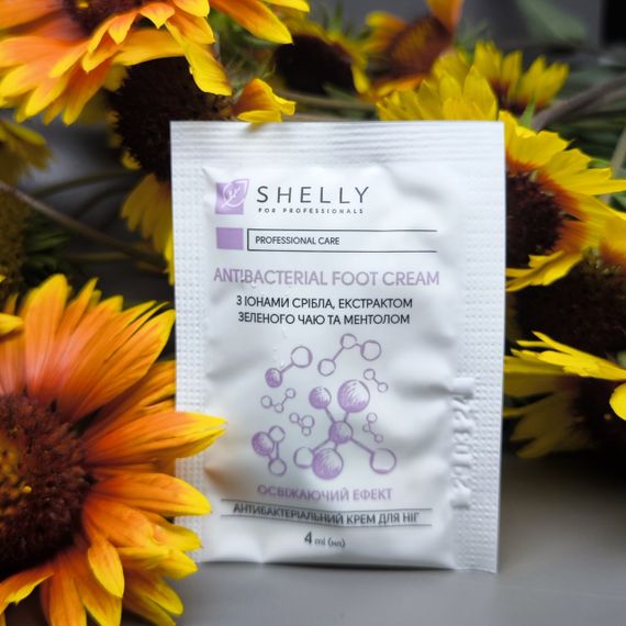 Антибактериальный крем для ног с ионами серебра, экстрактом зеленого чая и ментолом Shelly 4 мл (саше)