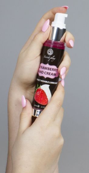 Ароматизований гель лубрикант і масажне масло 2 в 1 з ефектом зігрівання Secret Play - STRAWBERRY & CREAM HOT EFFECT KISSABLE | Зображення 1